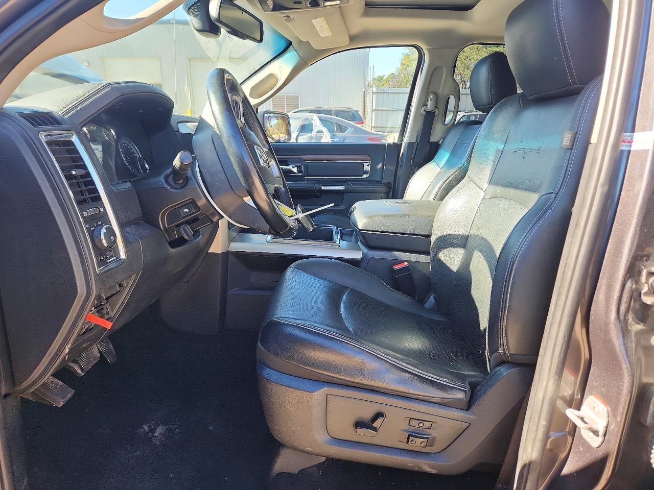 2014 RAM 1500 LARAMIE photo 7