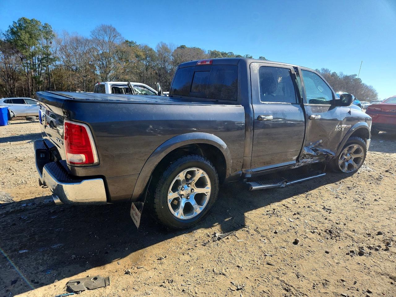2014 RAM 1500 LARAMIE photo 3