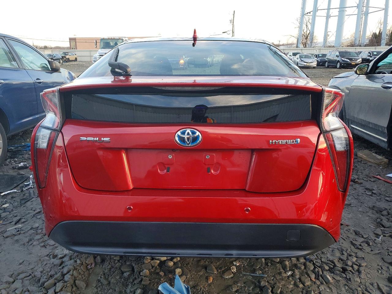 2018 TOYOTA PRIUS photo 6