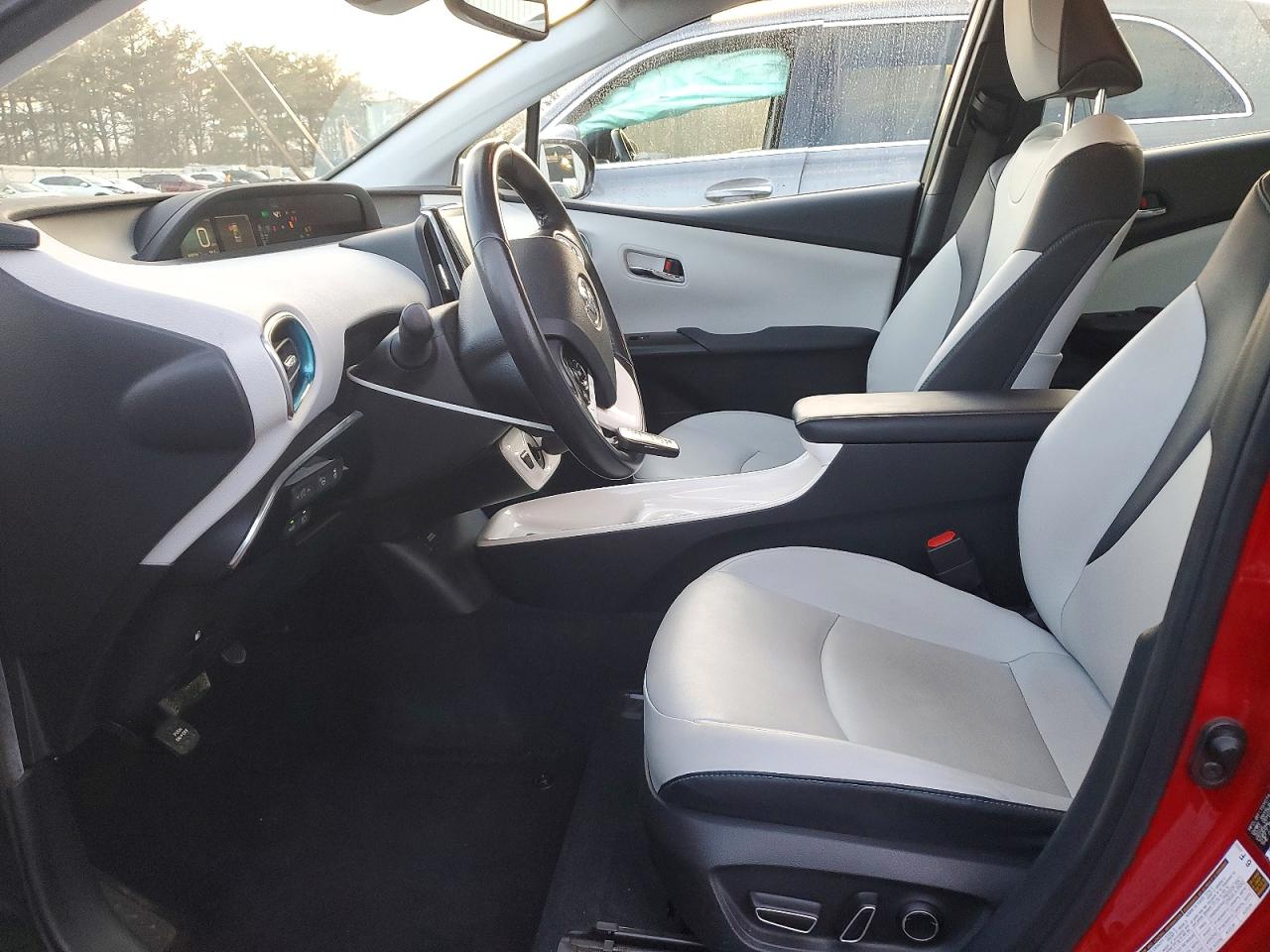 2018 TOYOTA PRIUS photo 7