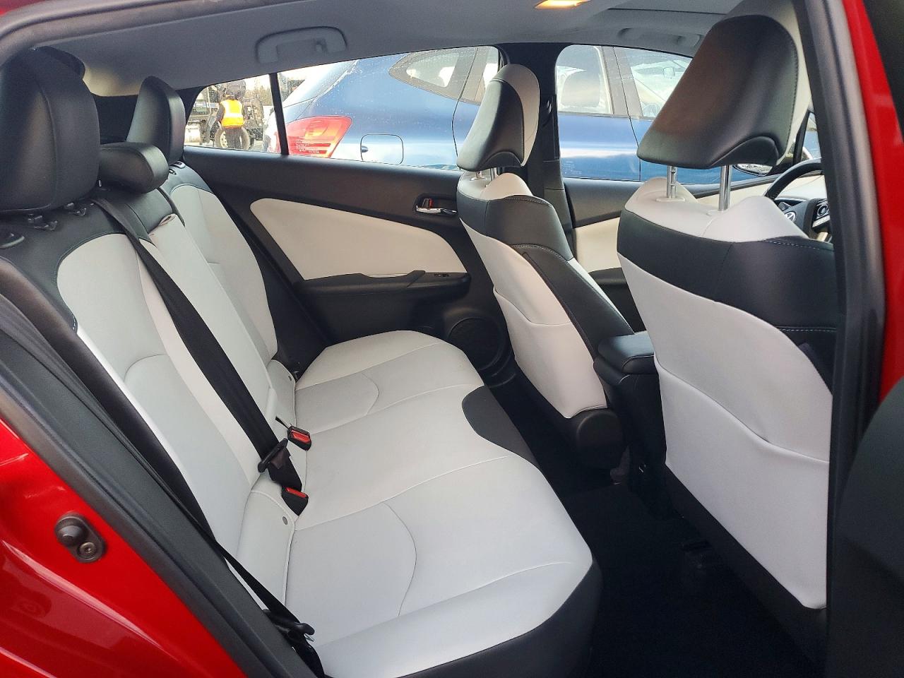 2018 TOYOTA PRIUS photo 10