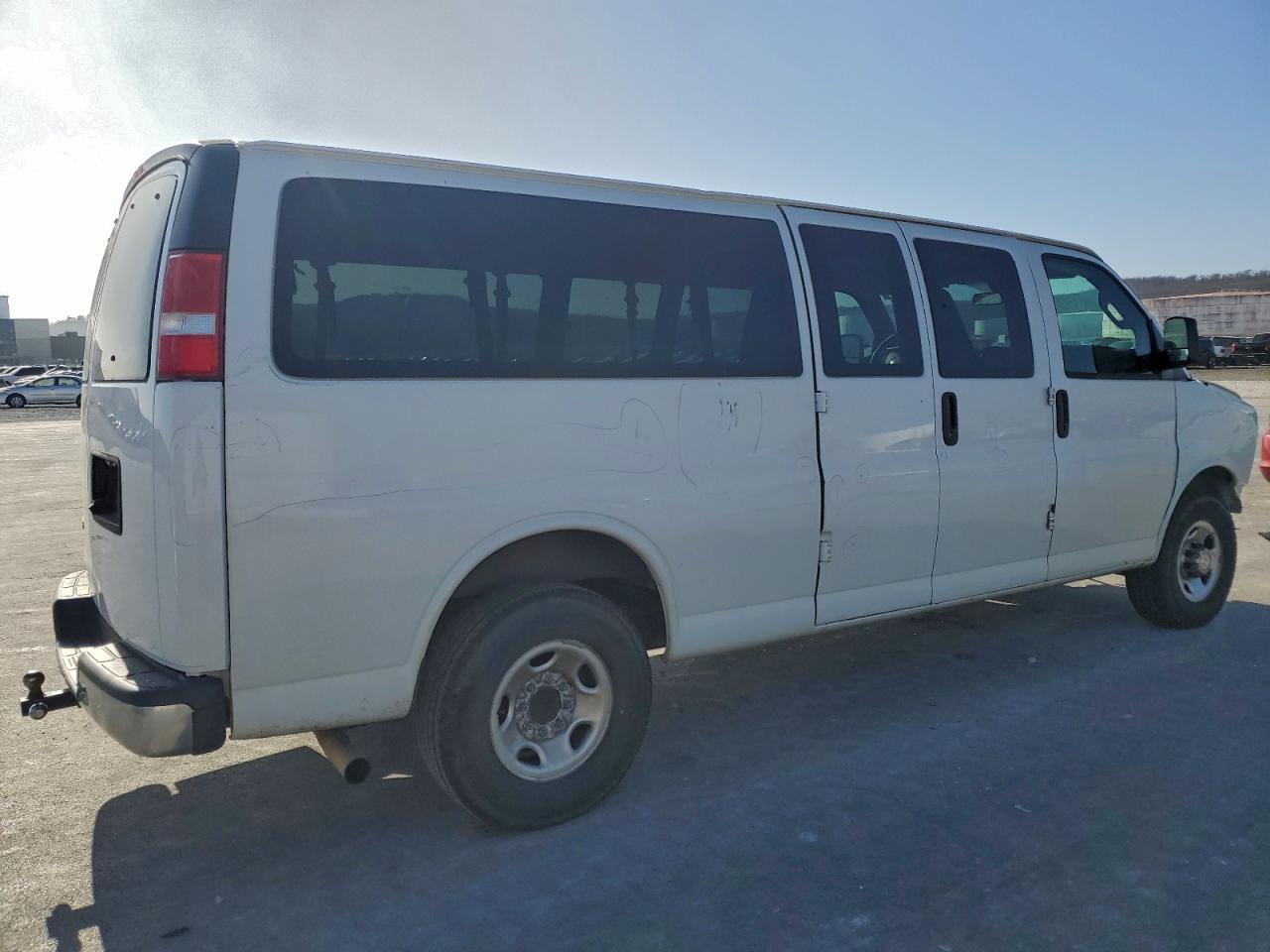 2019 CHEVROLET EXPRESS G3500 LT photo 3