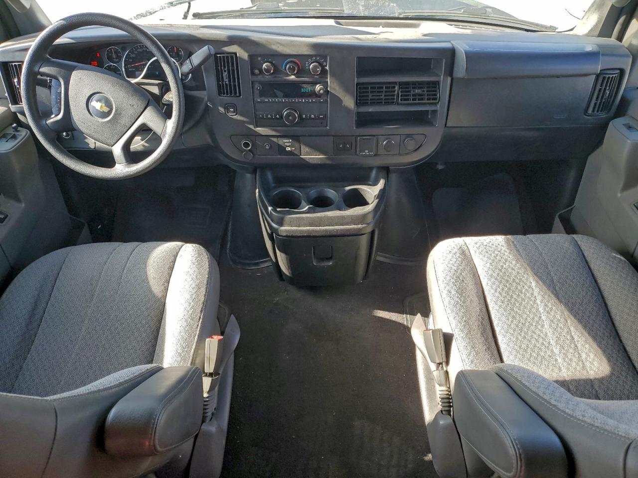 2019 CHEVROLET EXPRESS G3500 LT photo 8