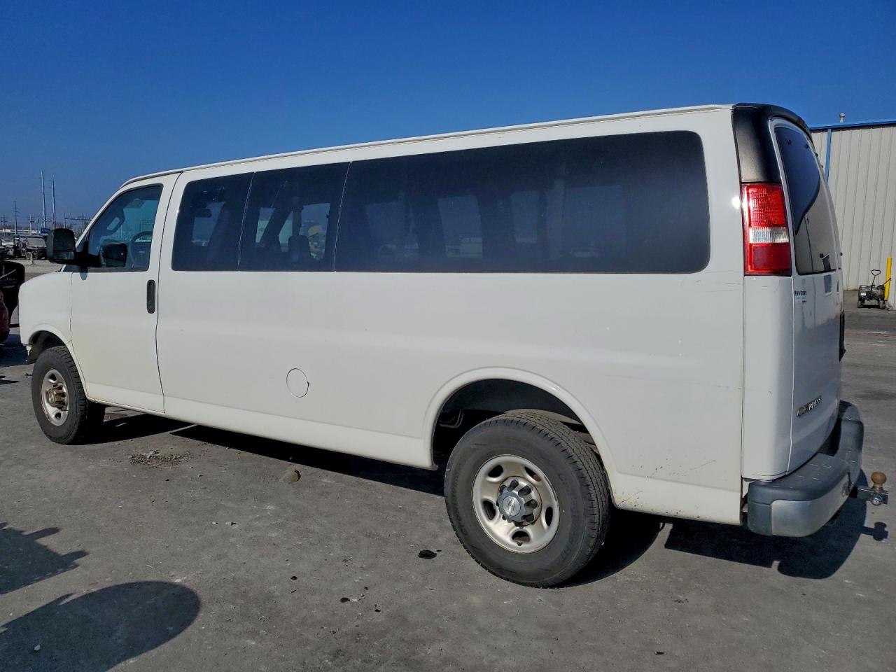 2019 CHEVROLET EXPRESS G3500 LT photo 2