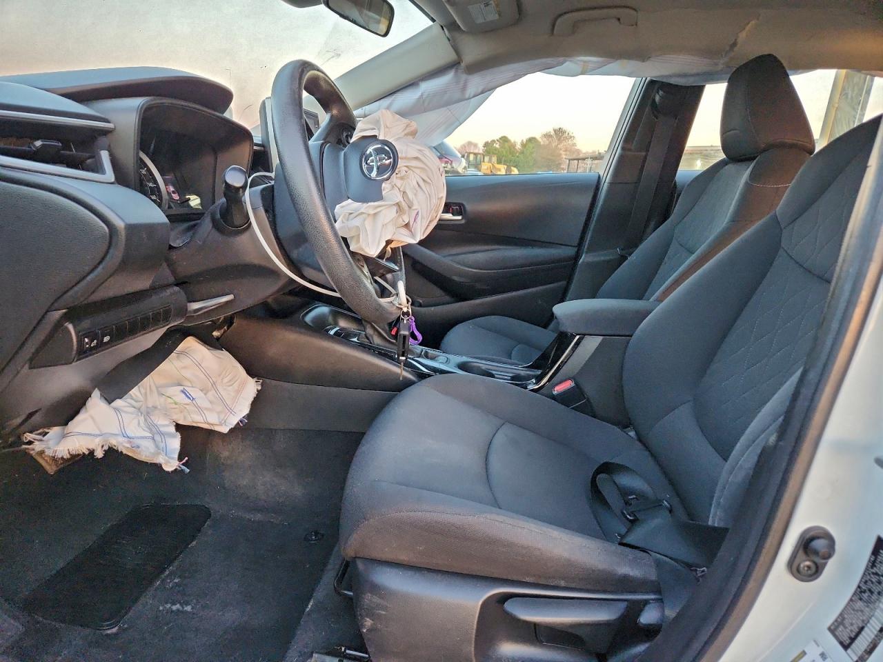 2021 TOYOTA COROLLA LE photo 13
