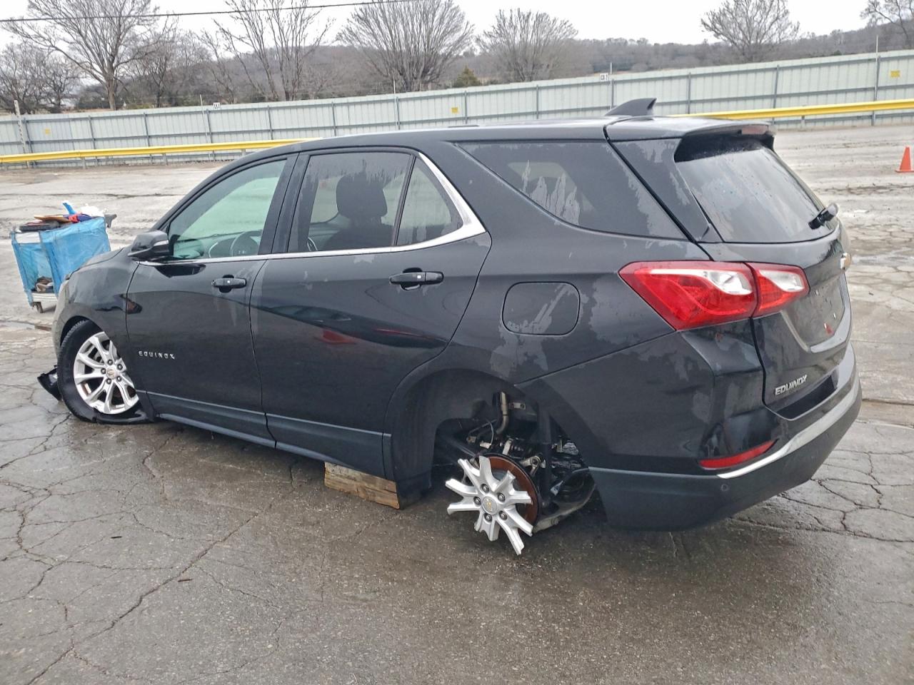 2018 CHEVROLET EQUINOX LT photo 2