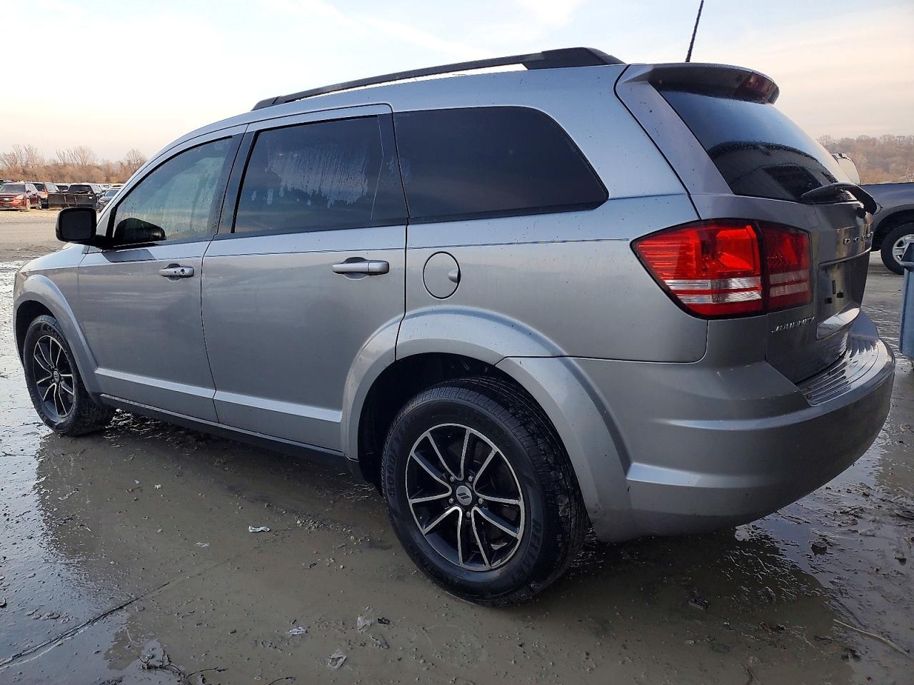 2018 DODGE JOURNEY SE photo 2
