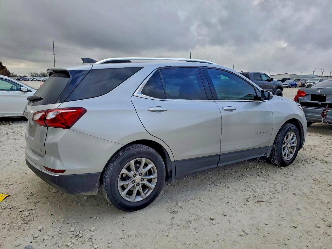 2018 CHEVROLET EQUINOX LT photo 3