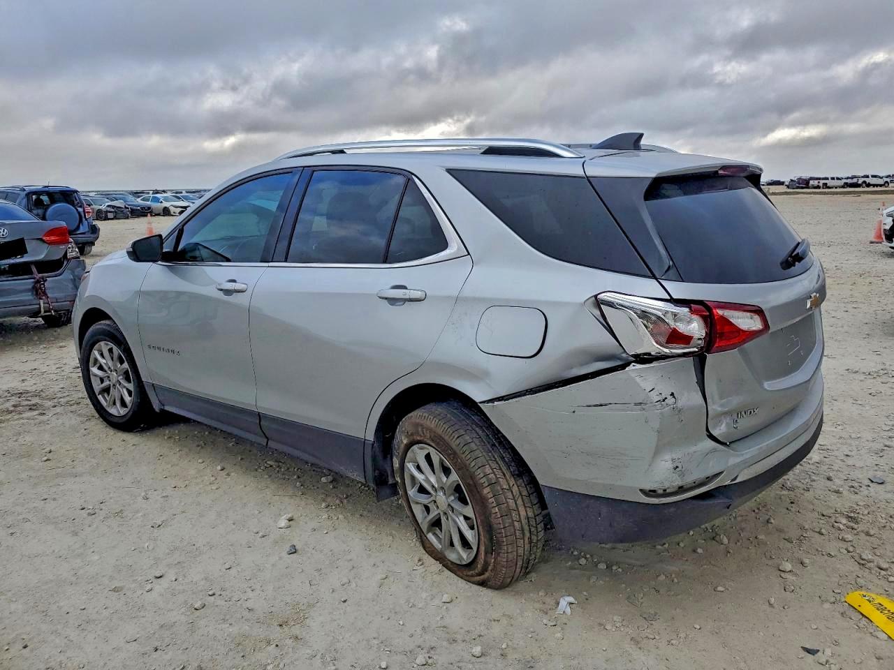 2018 CHEVROLET EQUINOX LT photo 2