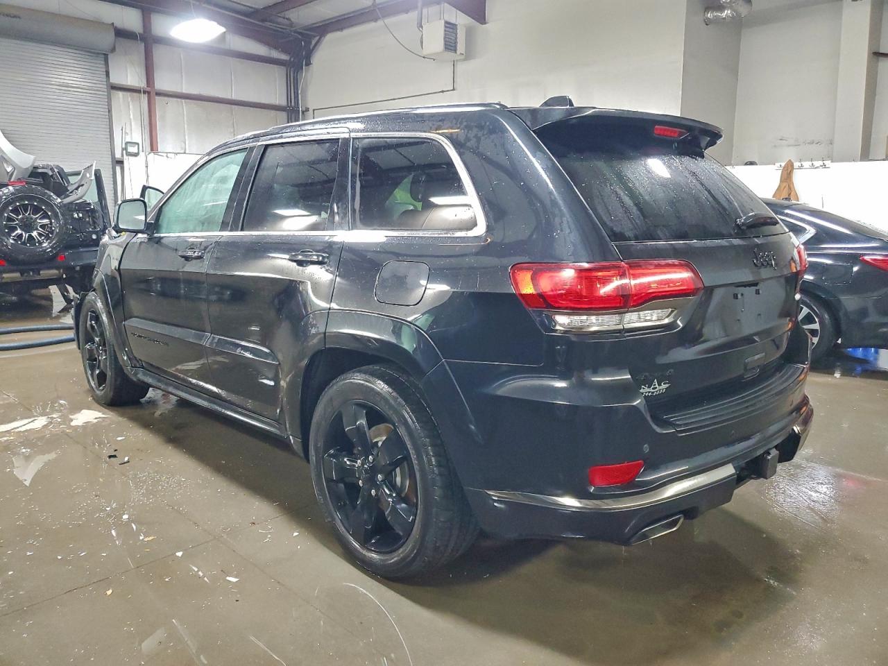 2016 JEEP GRAND CHEROKEE OVERLAND photo 2