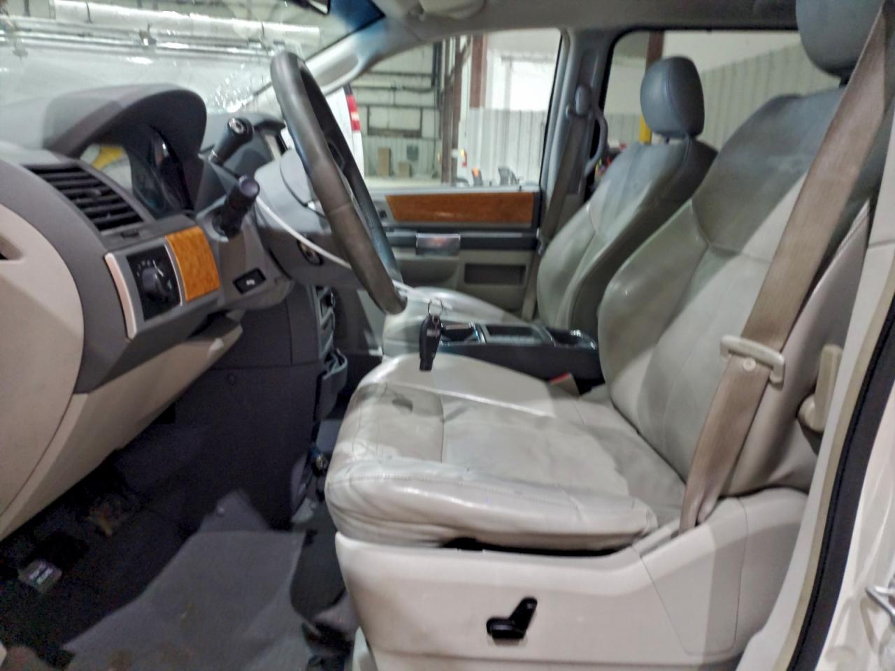 2008 CHRYSLER TOWN & COUNTRY LIMITED photo 7