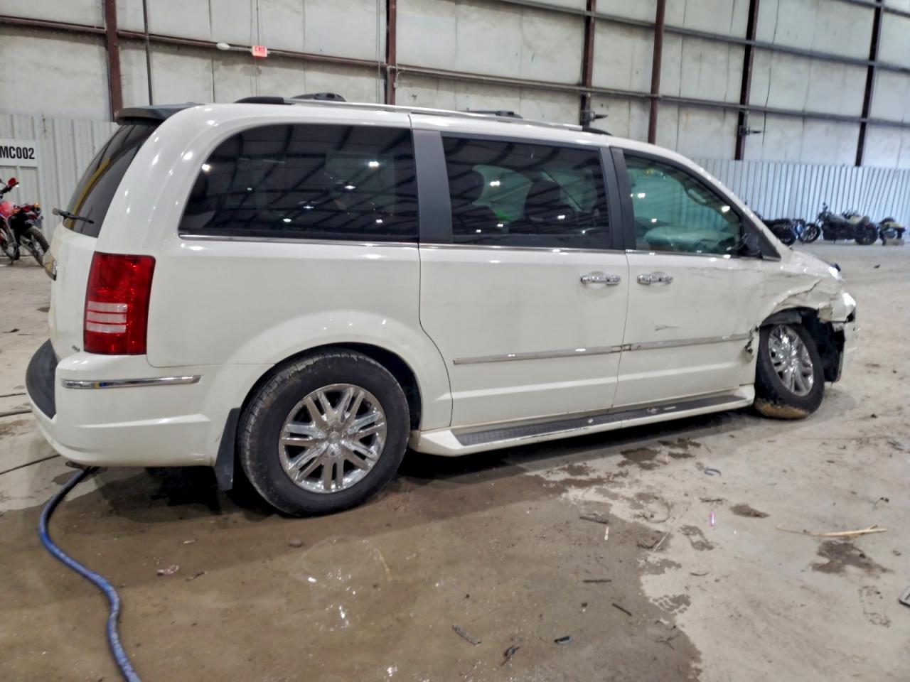 2008 CHRYSLER TOWN & COUNTRY LIMITED photo 3