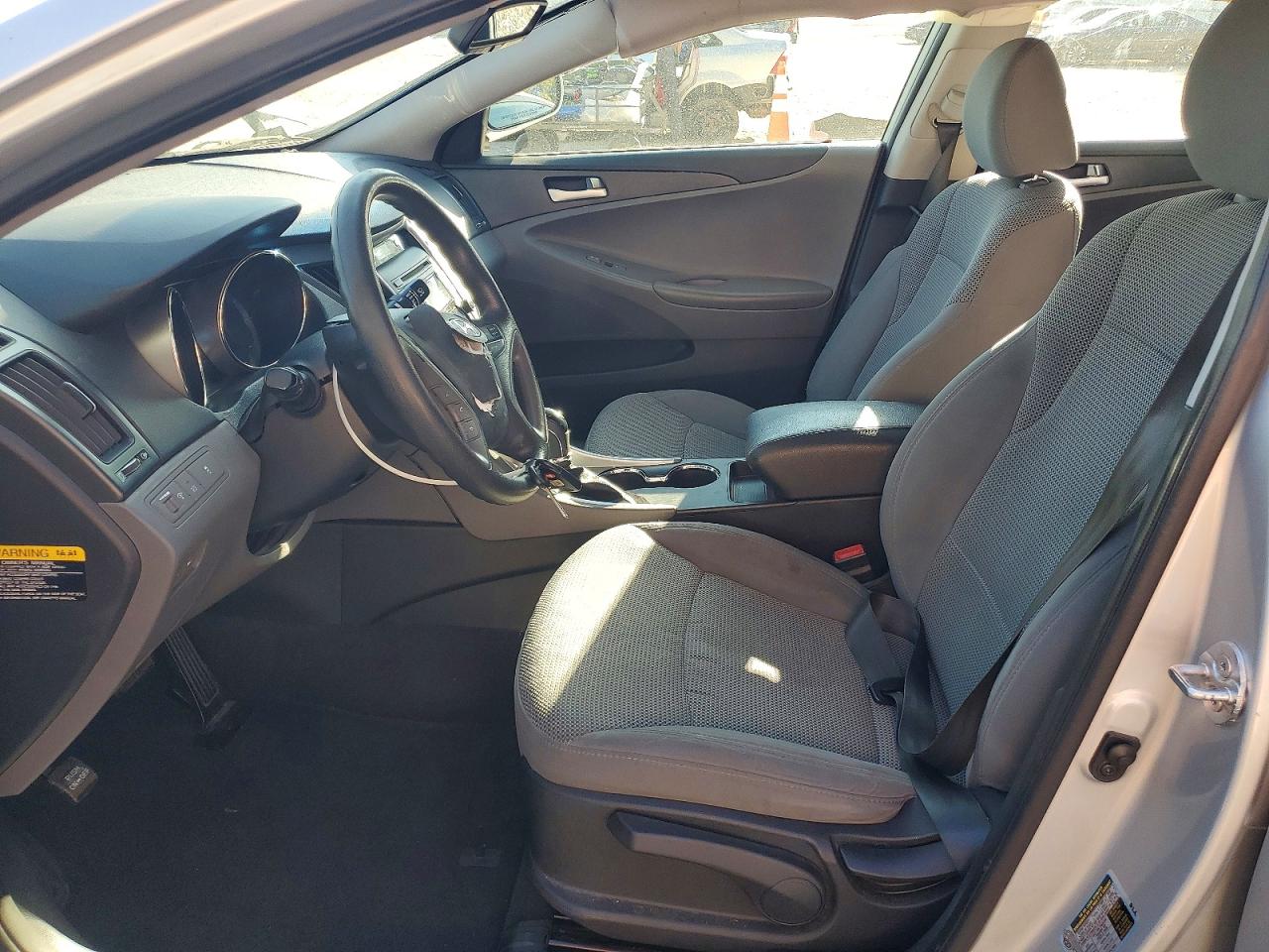 2013 HYUNDAI SONATA GLS photo 13