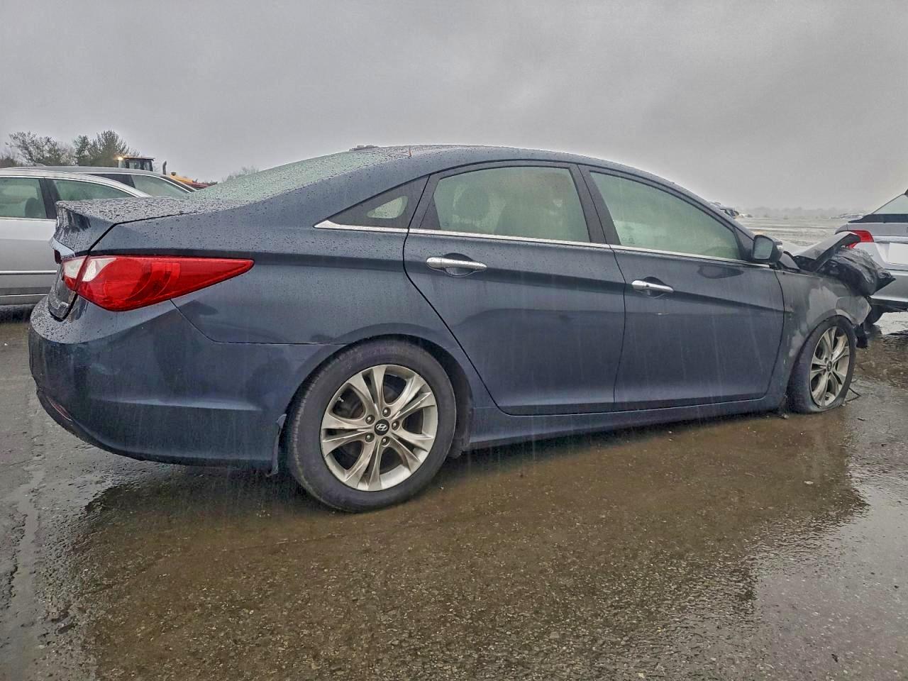 2013 HYUNDAI SONATA SE photo 3