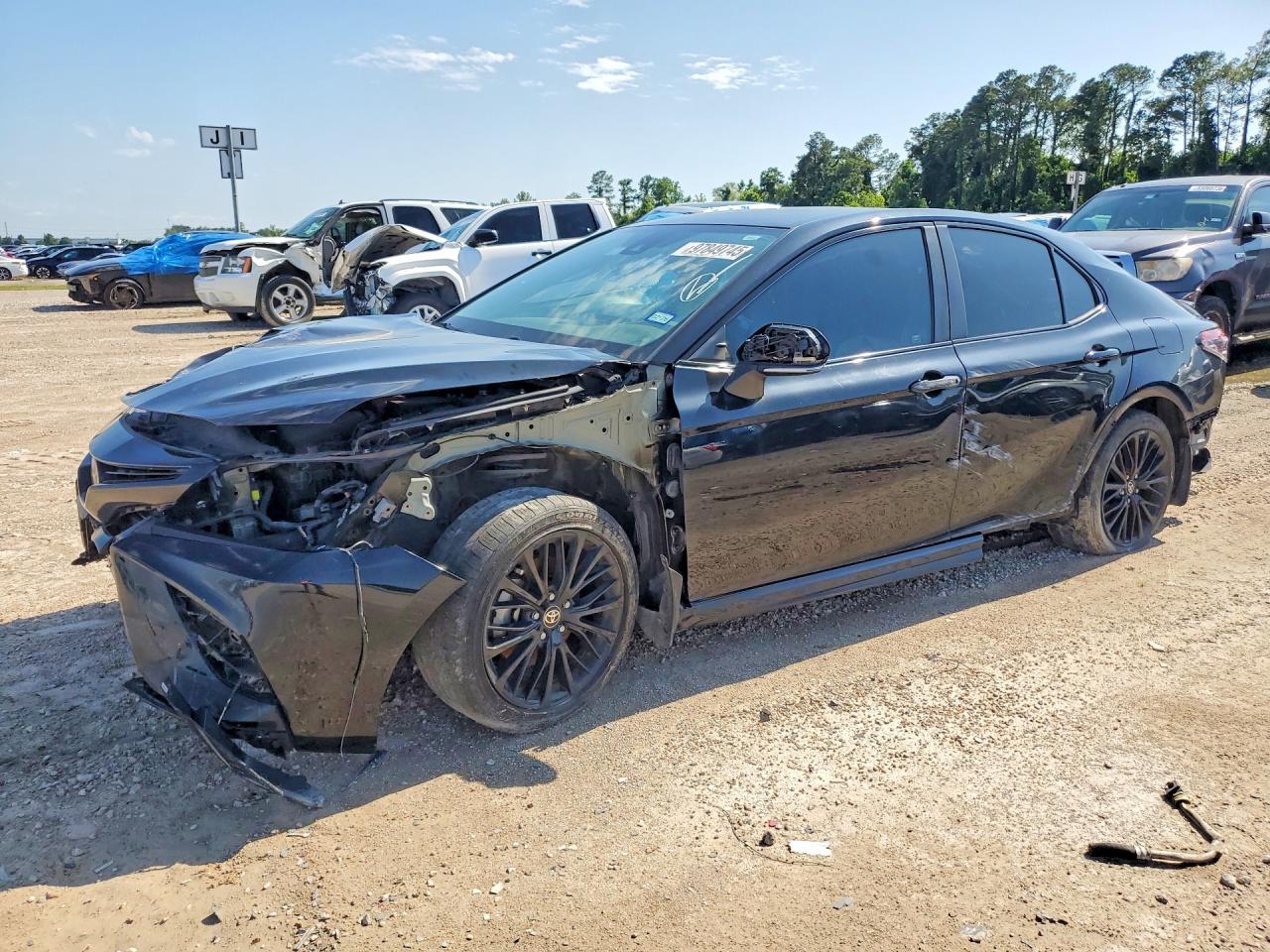 2022 TOYOTA CAMRY SE photo 2