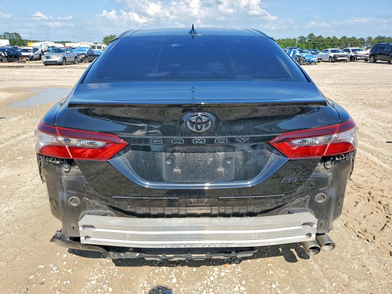 2022 TOYOTA CAMRY SE photo 12