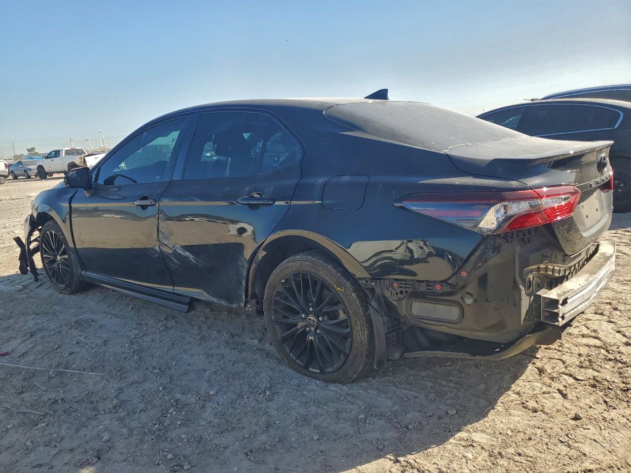 2022 TOYOTA CAMRY SE photo 3