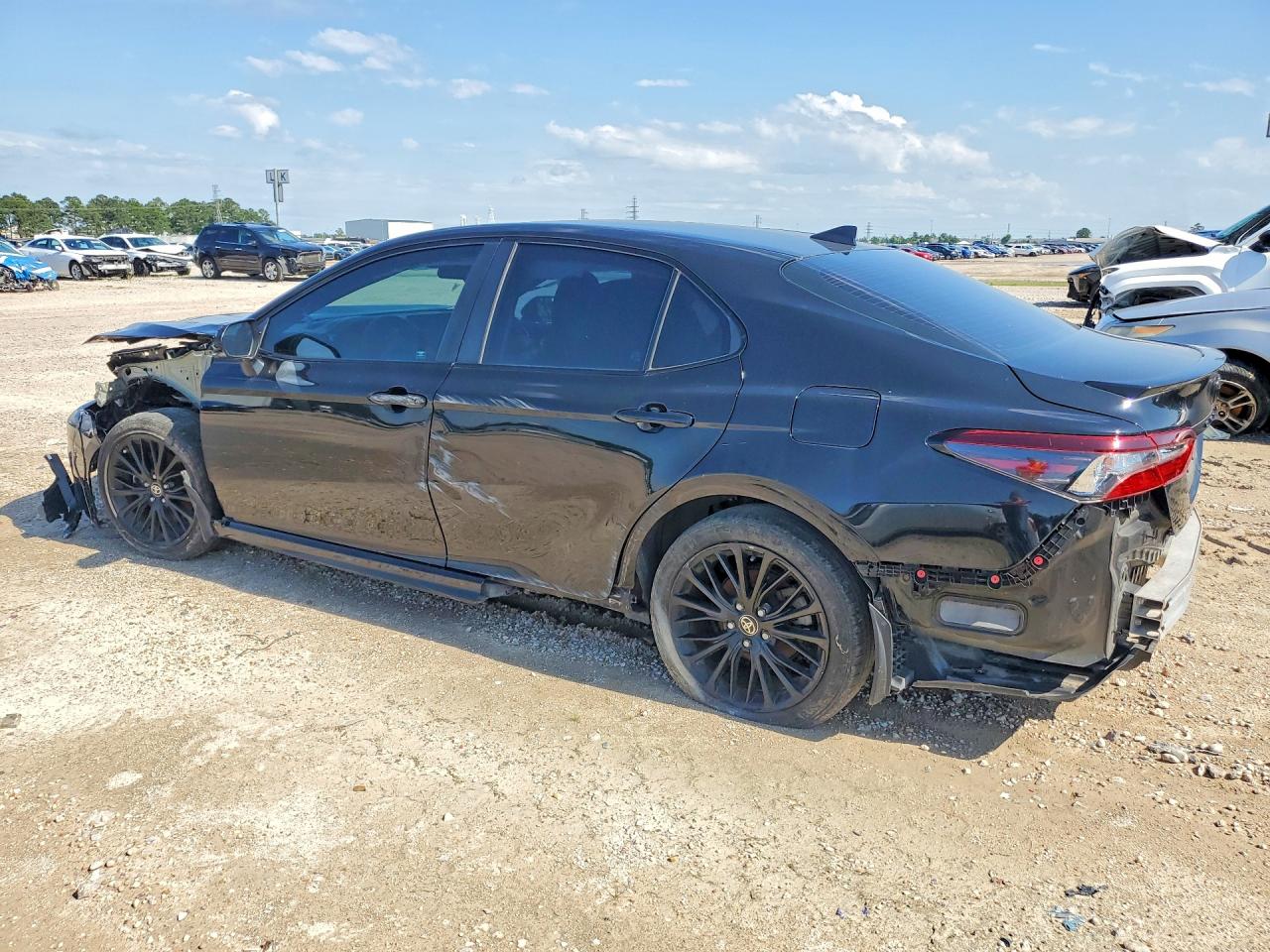 2022 TOYOTA CAMRY SE photo 4