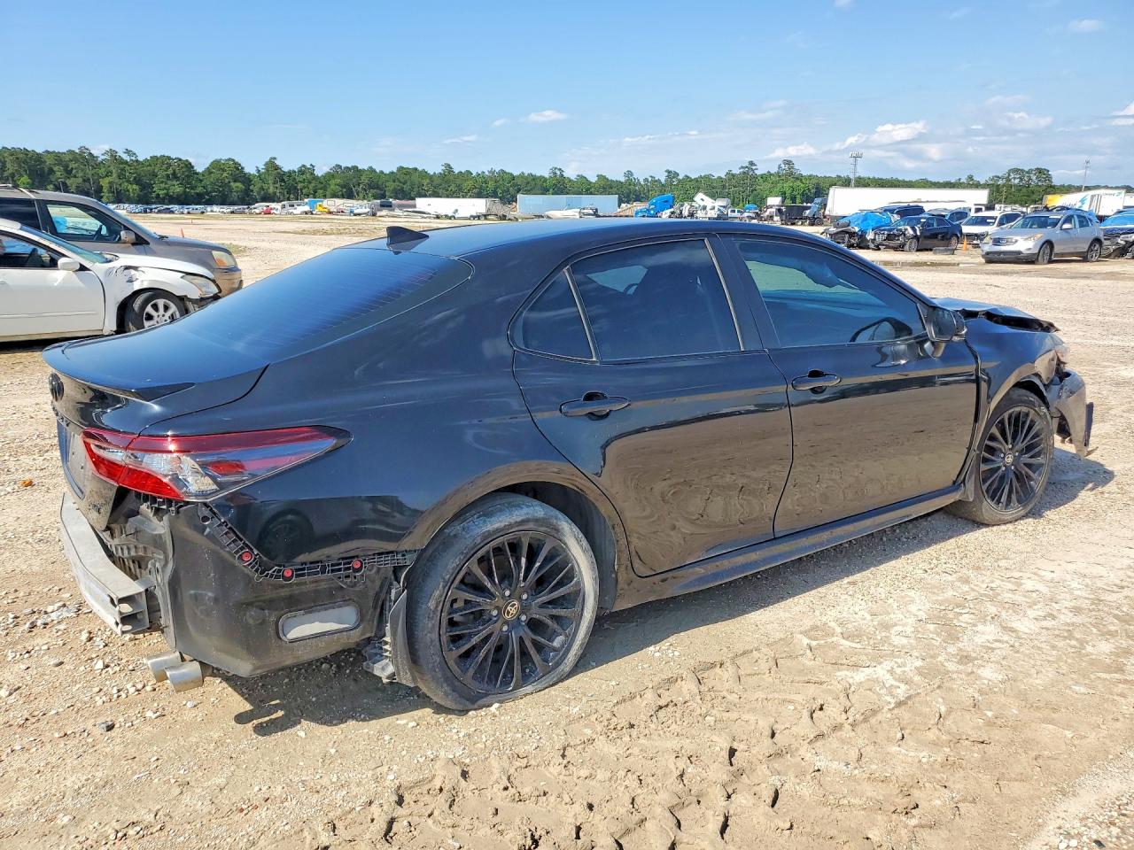 2022 TOYOTA CAMRY SE photo 6