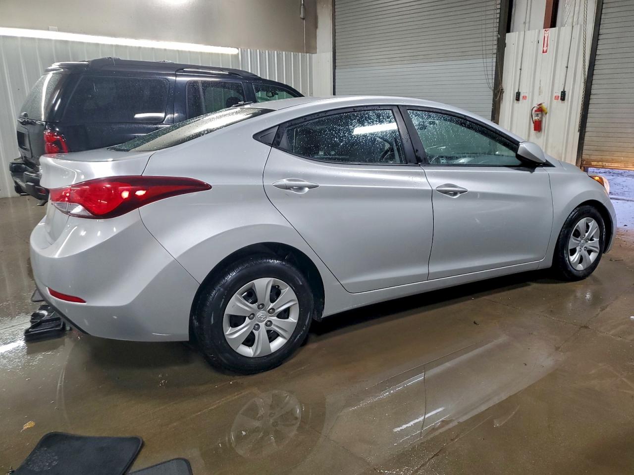 2016 HYUNDAI ELANTRA SE photo 5
