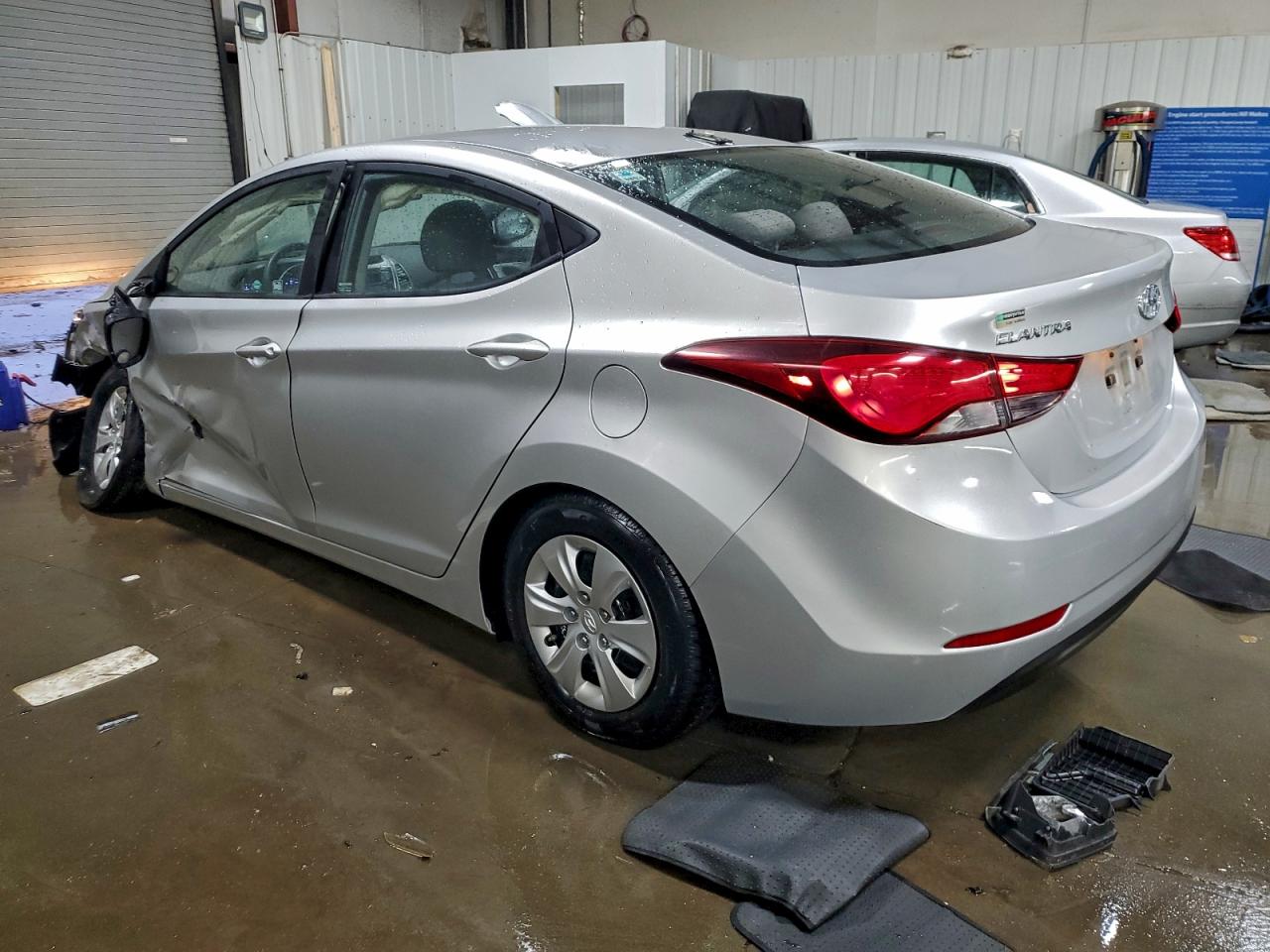 2016 HYUNDAI ELANTRA SE photo 3