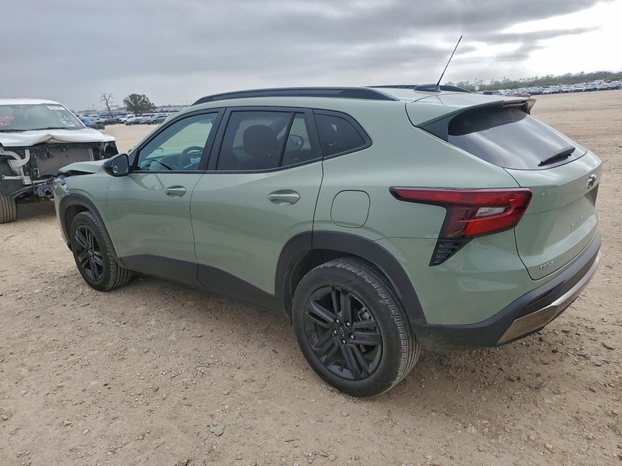 2025 CHEVROLET TRAX ACTIV photo 2