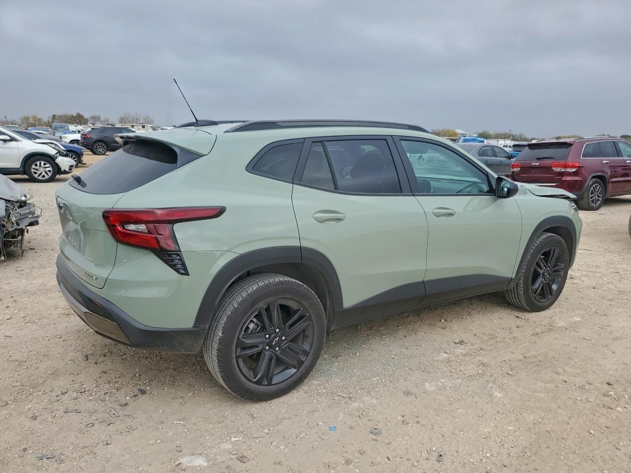2025 CHEVROLET TRAX ACTIV photo 3