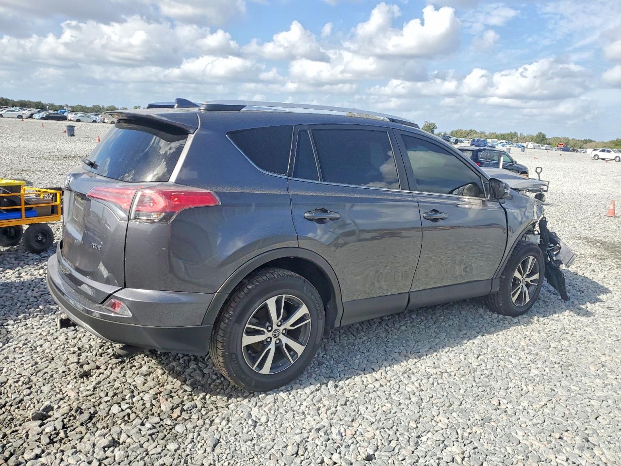 2016 TOYOTA RAV4 XLE photo 3