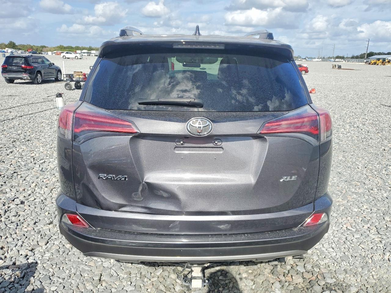 2016 TOYOTA RAV4 XLE photo 6