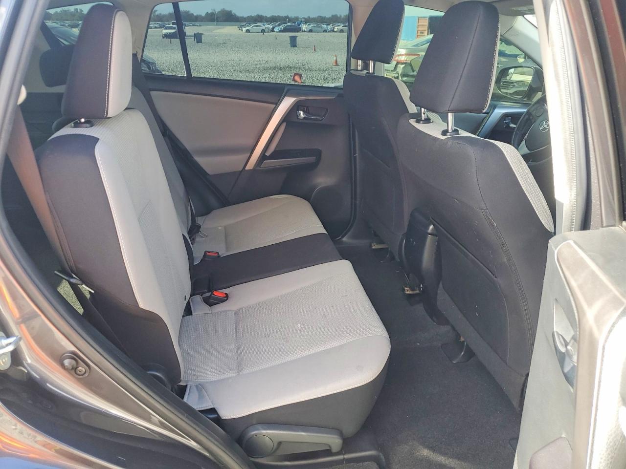 2016 TOYOTA RAV4 XLE photo 10
