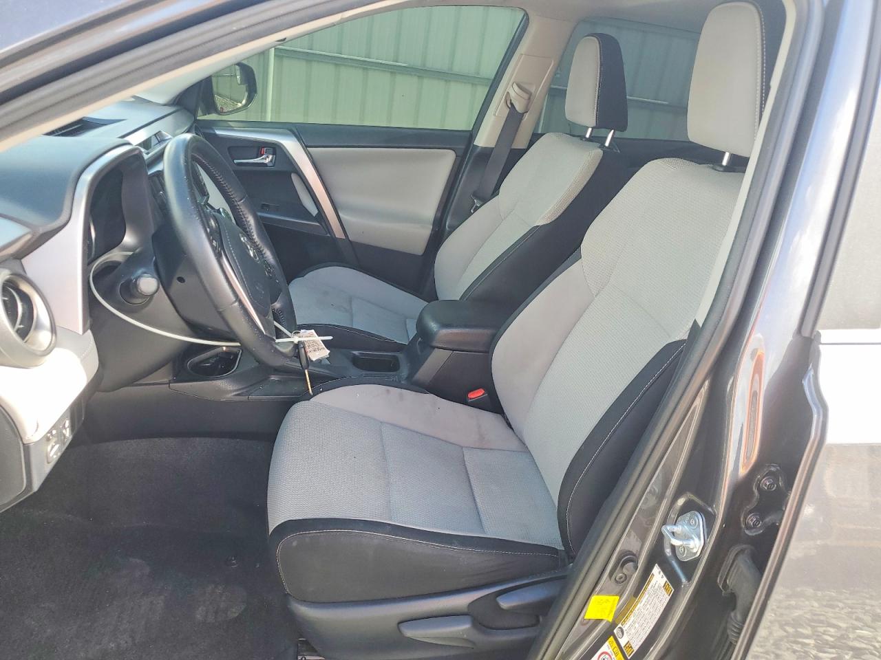2016 TOYOTA RAV4 XLE photo 7