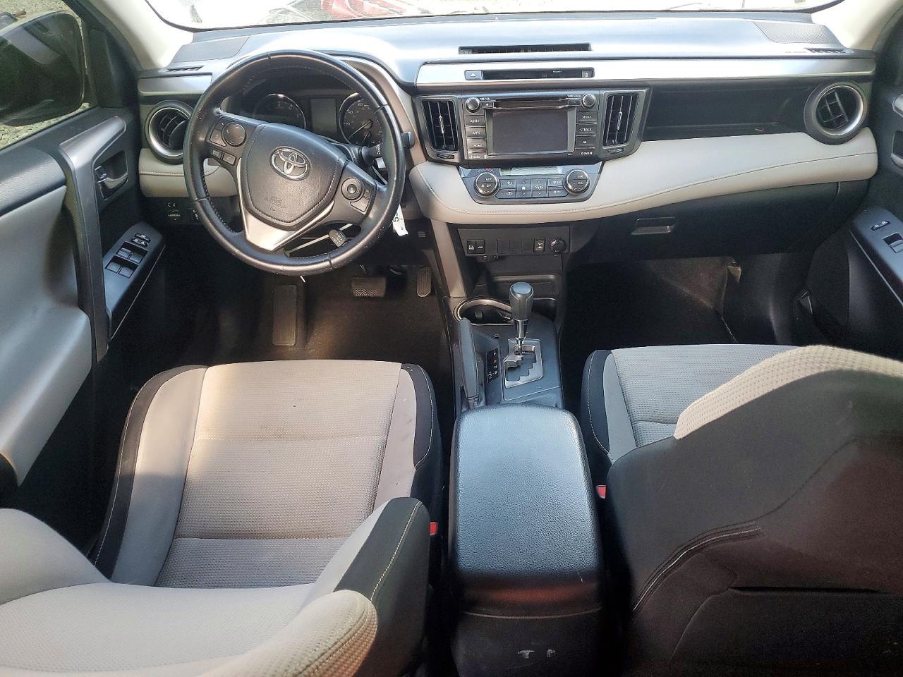 2016 TOYOTA RAV4 XLE photo 8