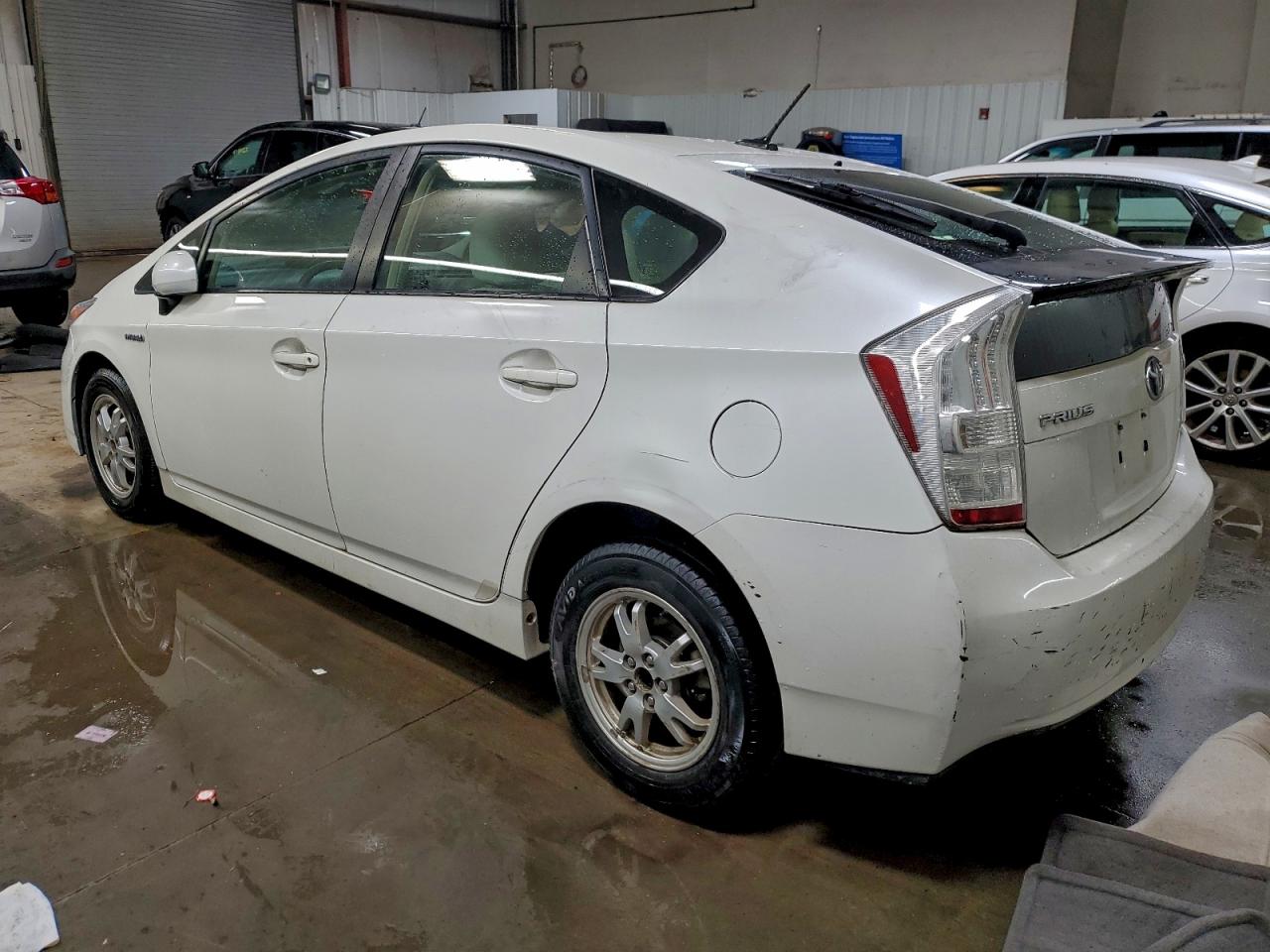 2011 TOYOTA PRIUS photo 2