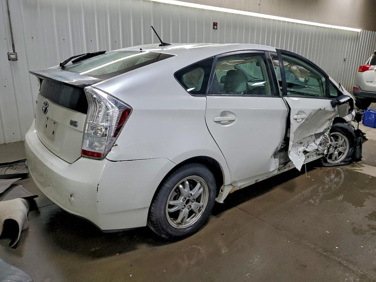 2011 TOYOTA PRIUS photo 3