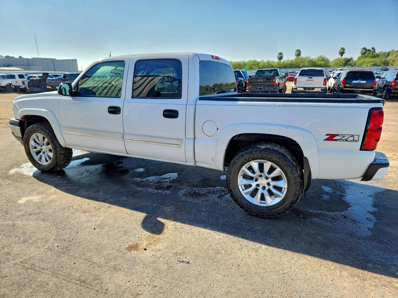 2005 CHEVROLET SILVERADO K1500 photo 2
