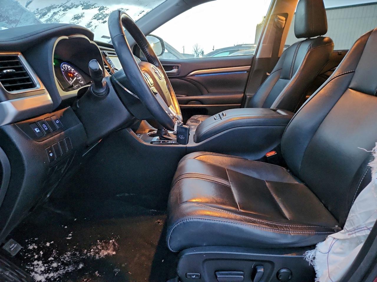 2017 TOYOTA HIGHLANDER SE photo 7