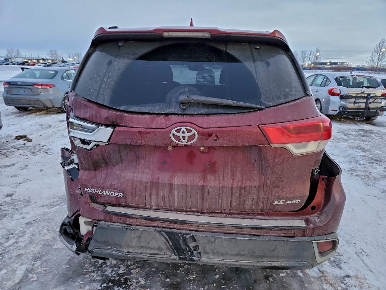 2017 TOYOTA HIGHLANDER SE photo 6