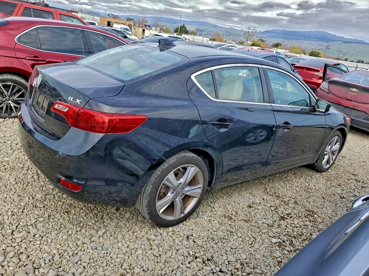2013 ACURA ILX 20 TECH photo 3