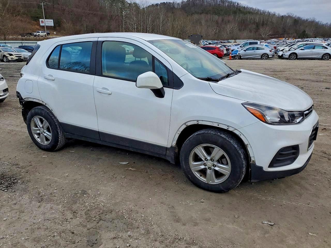 2019 CHEVROLET TRAX LS photo 4
