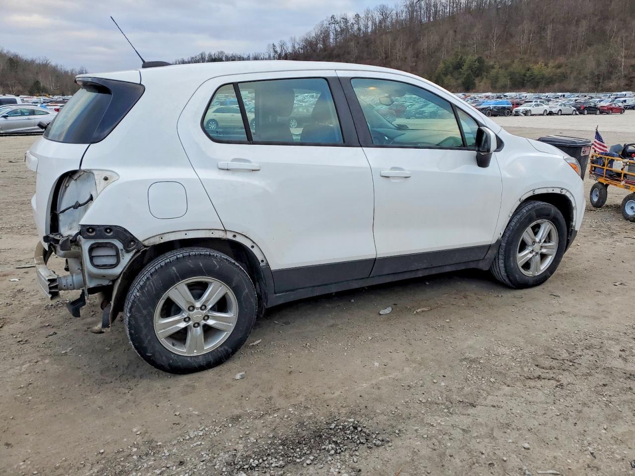 2019 CHEVROLET TRAX LS photo 3