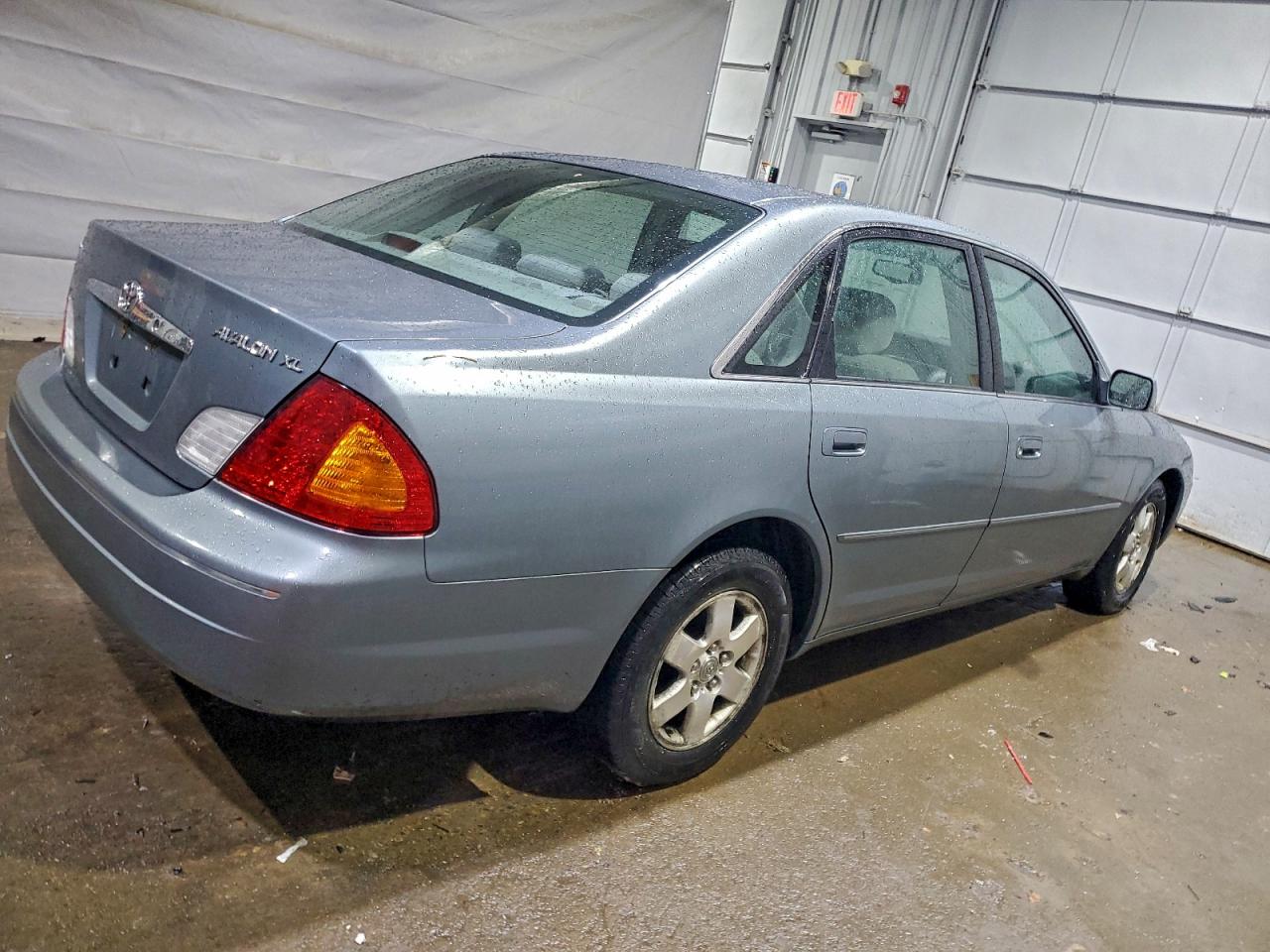 2002 TOYOTA AVALON XL photo 3