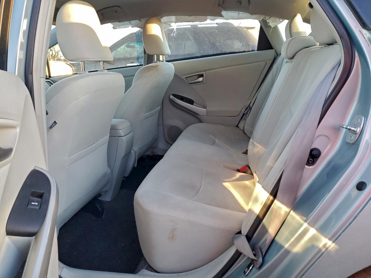 2014 TOYOTA PRIUS photo 19