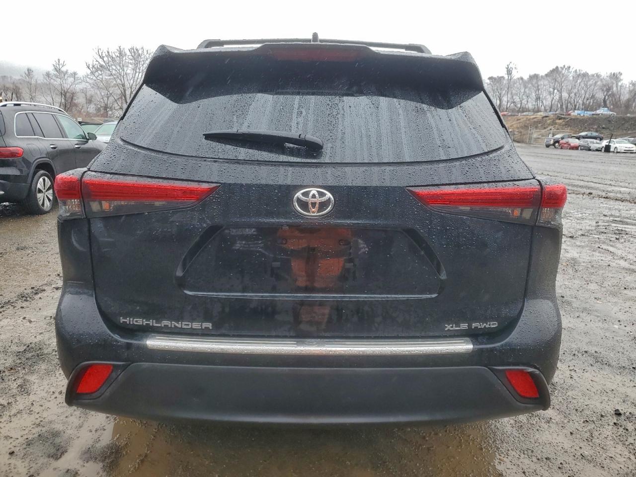 2023 TOYOTA HIGHLANDER XLE photo 6