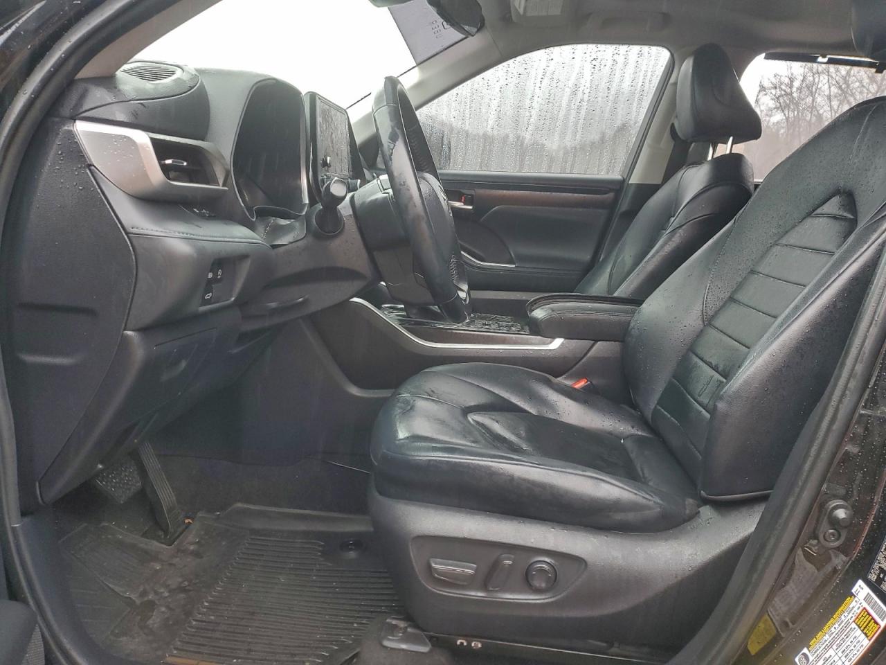 2023 TOYOTA HIGHLANDER XLE photo 7