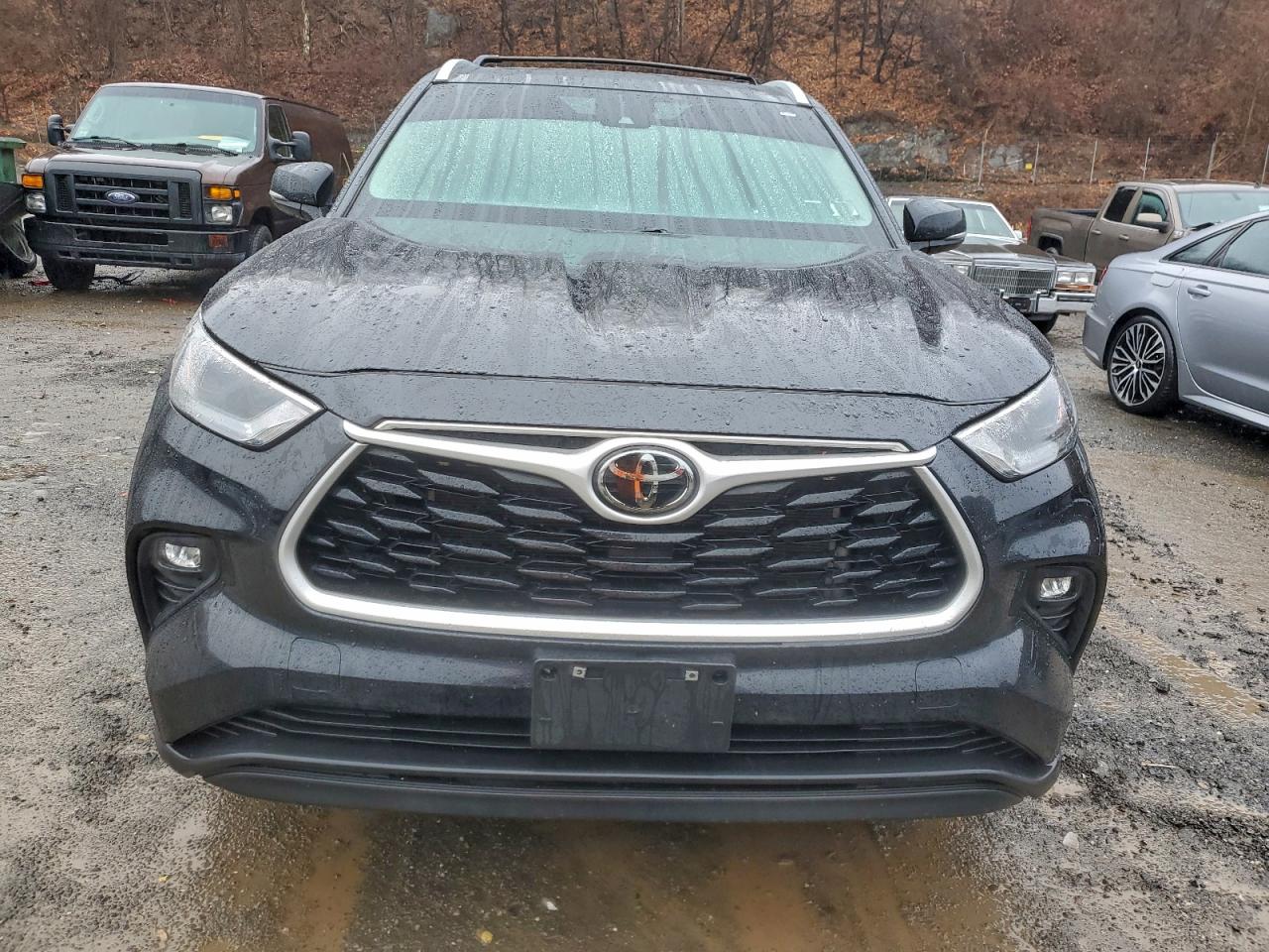 2023 TOYOTA HIGHLANDER XLE photo 5