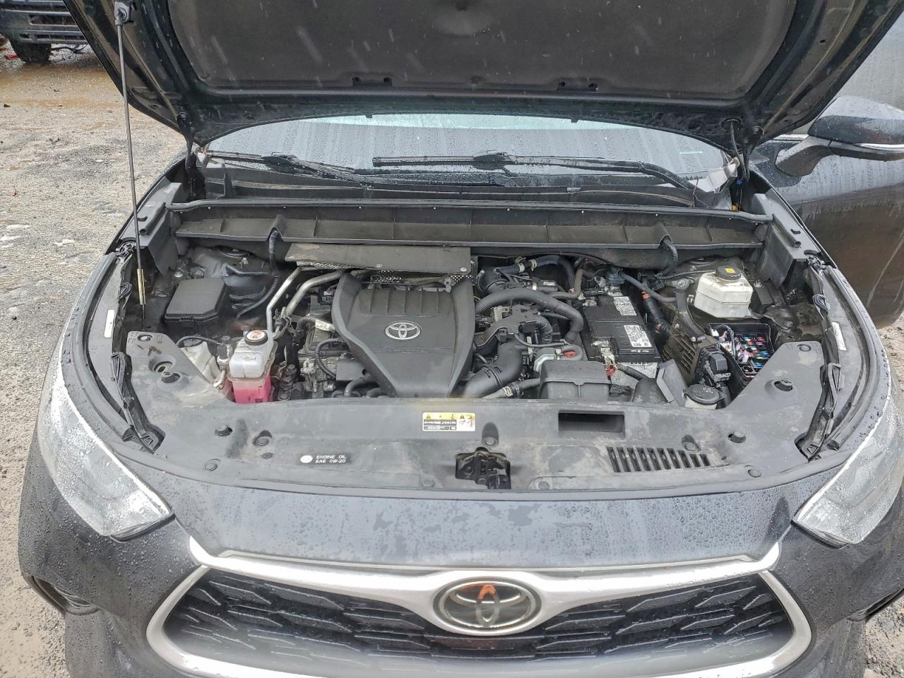 2023 TOYOTA HIGHLANDER XLE photo 12