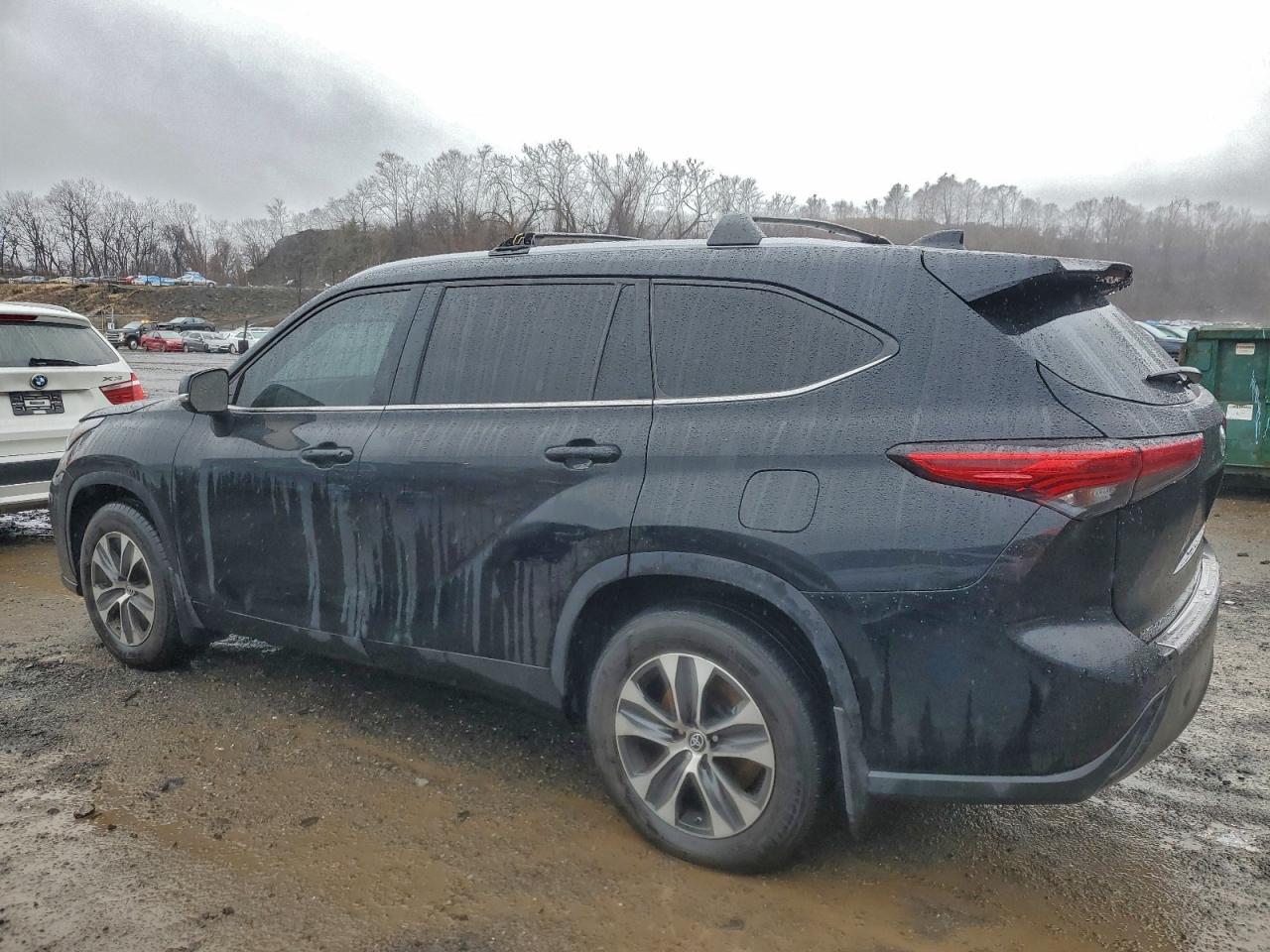 2023 TOYOTA HIGHLANDER XLE photo 2