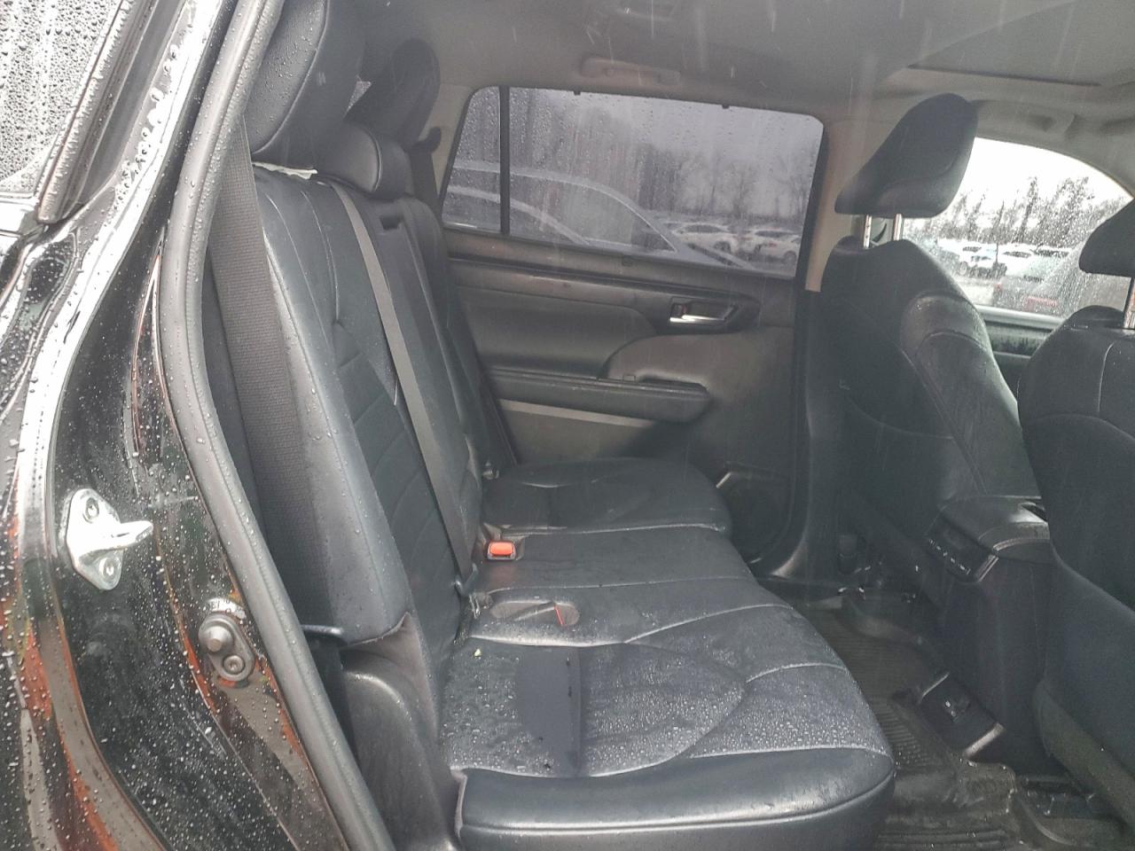 2023 TOYOTA HIGHLANDER XLE photo 11