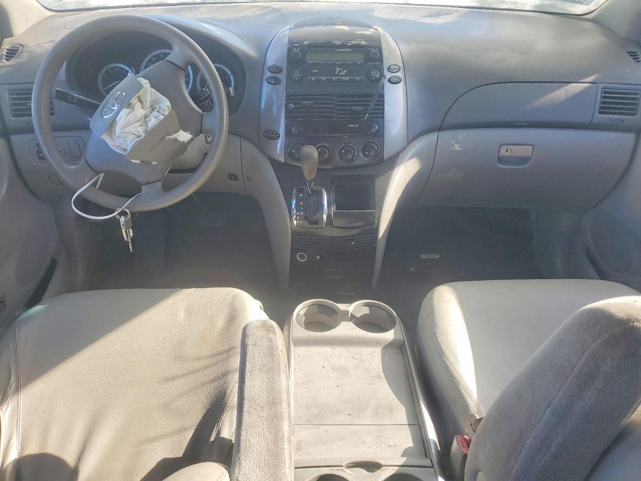 2008 TOYOTA SIENNA CE photo 8