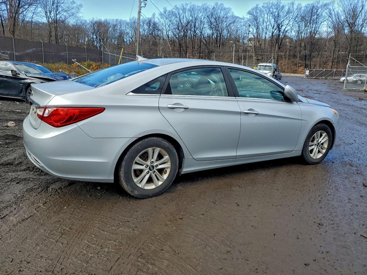 2011 HYUNDAI SONATA GLS photo 3